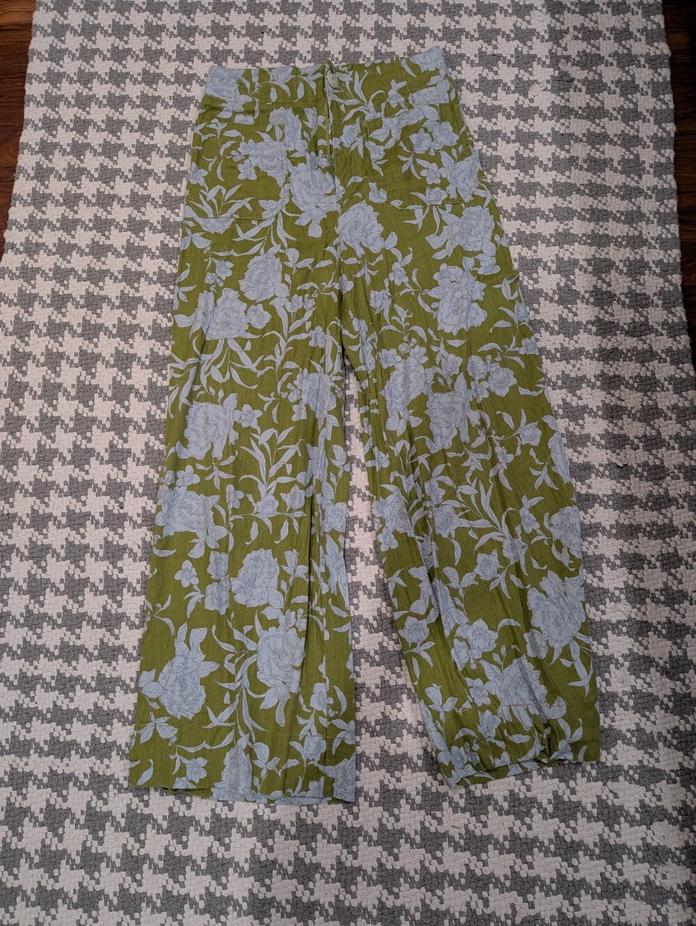 Green Floral Crop Tank and Pants Set - Picture 5 of 5